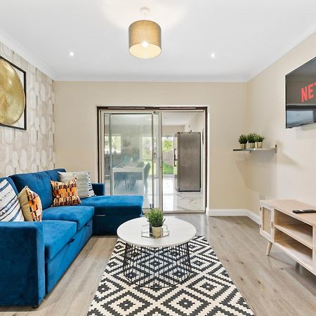 Stylish Wembley Gem - Parking -Sleeps 14 ลอนดอน ภายนอก รูปภาพ