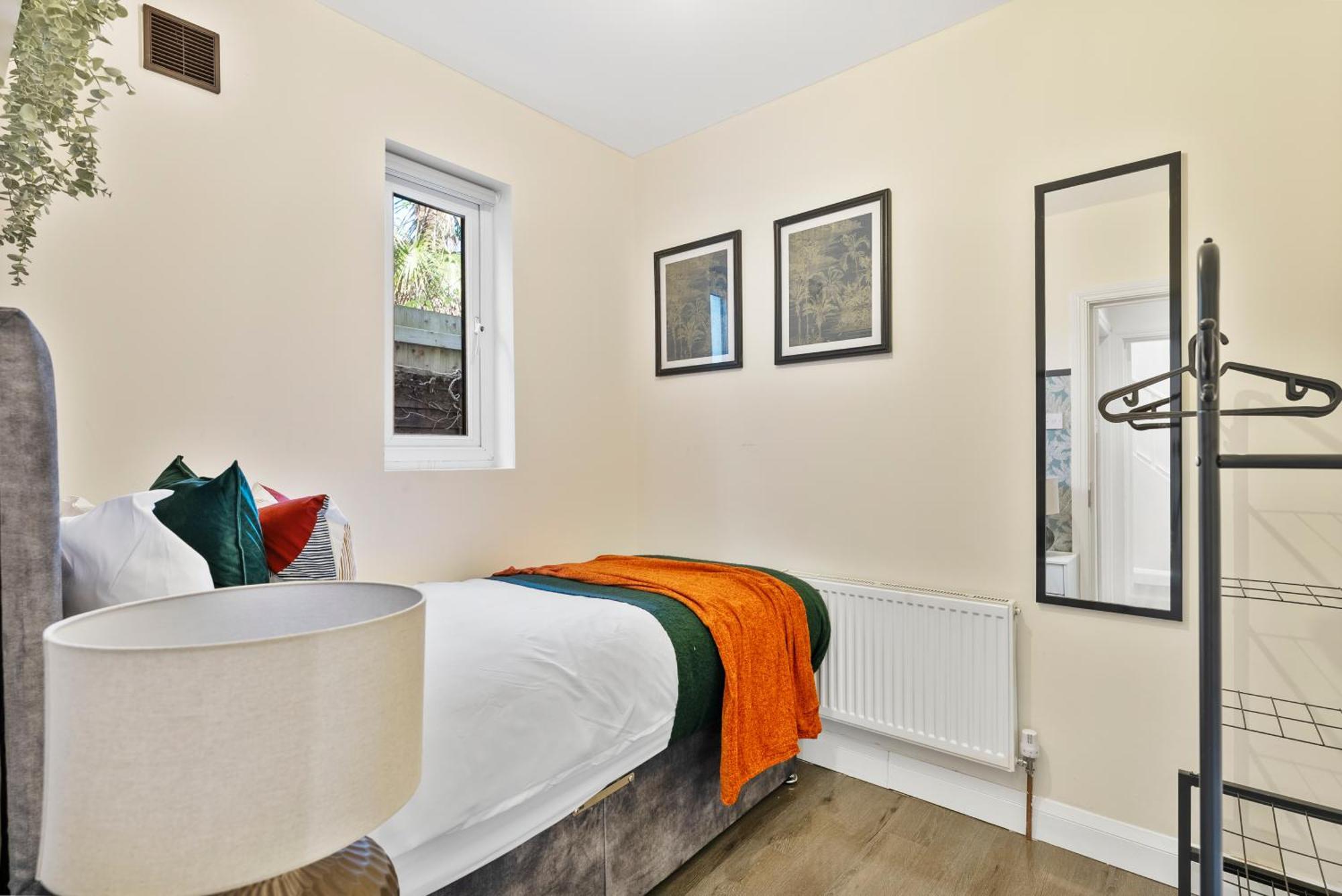 Stylish Wembley Gem - Parking -Sleeps 14 ลอนดอน ภายนอก รูปภาพ