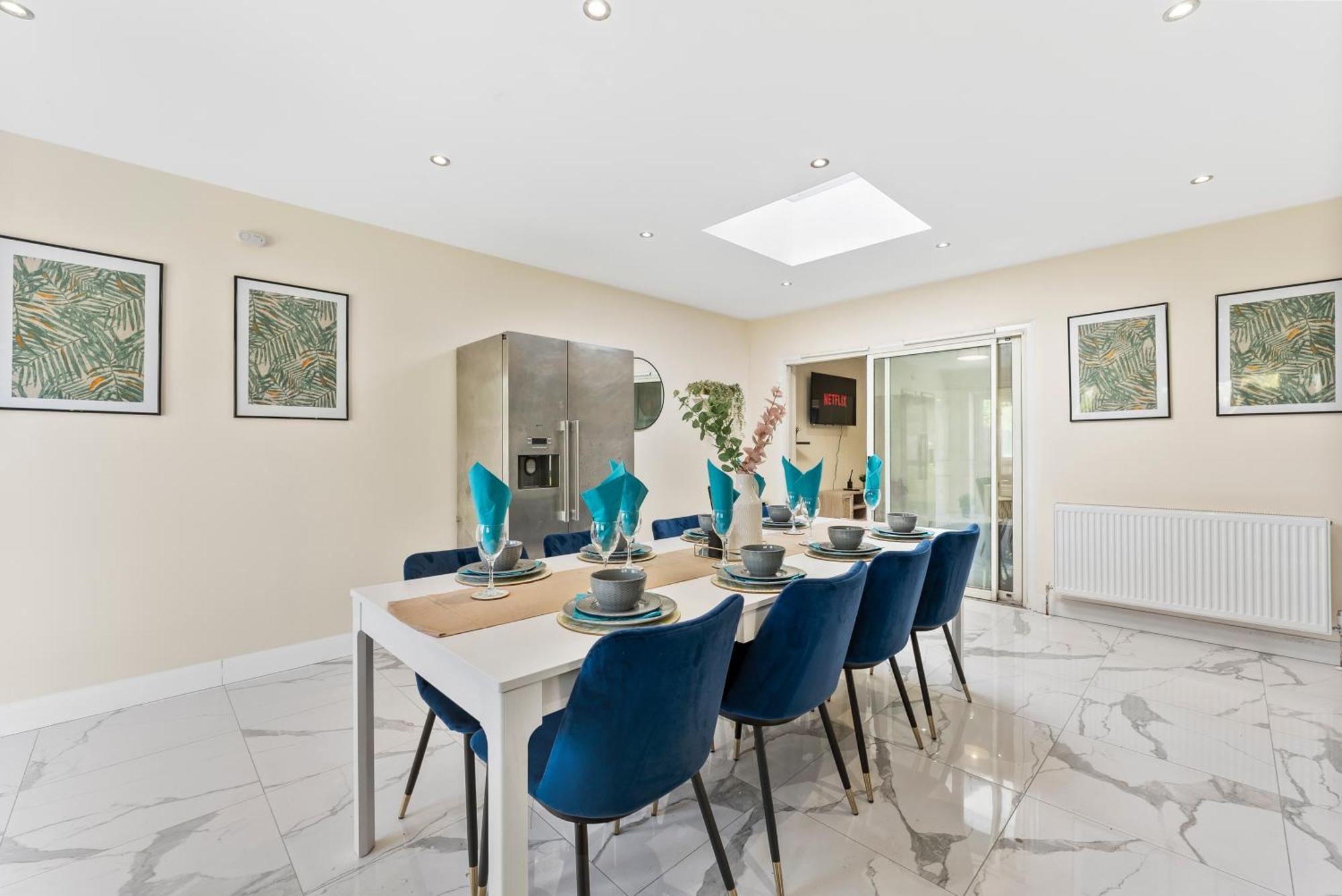 Stylish Wembley Gem - Parking -Sleeps 14 ลอนดอน ภายนอก รูปภาพ