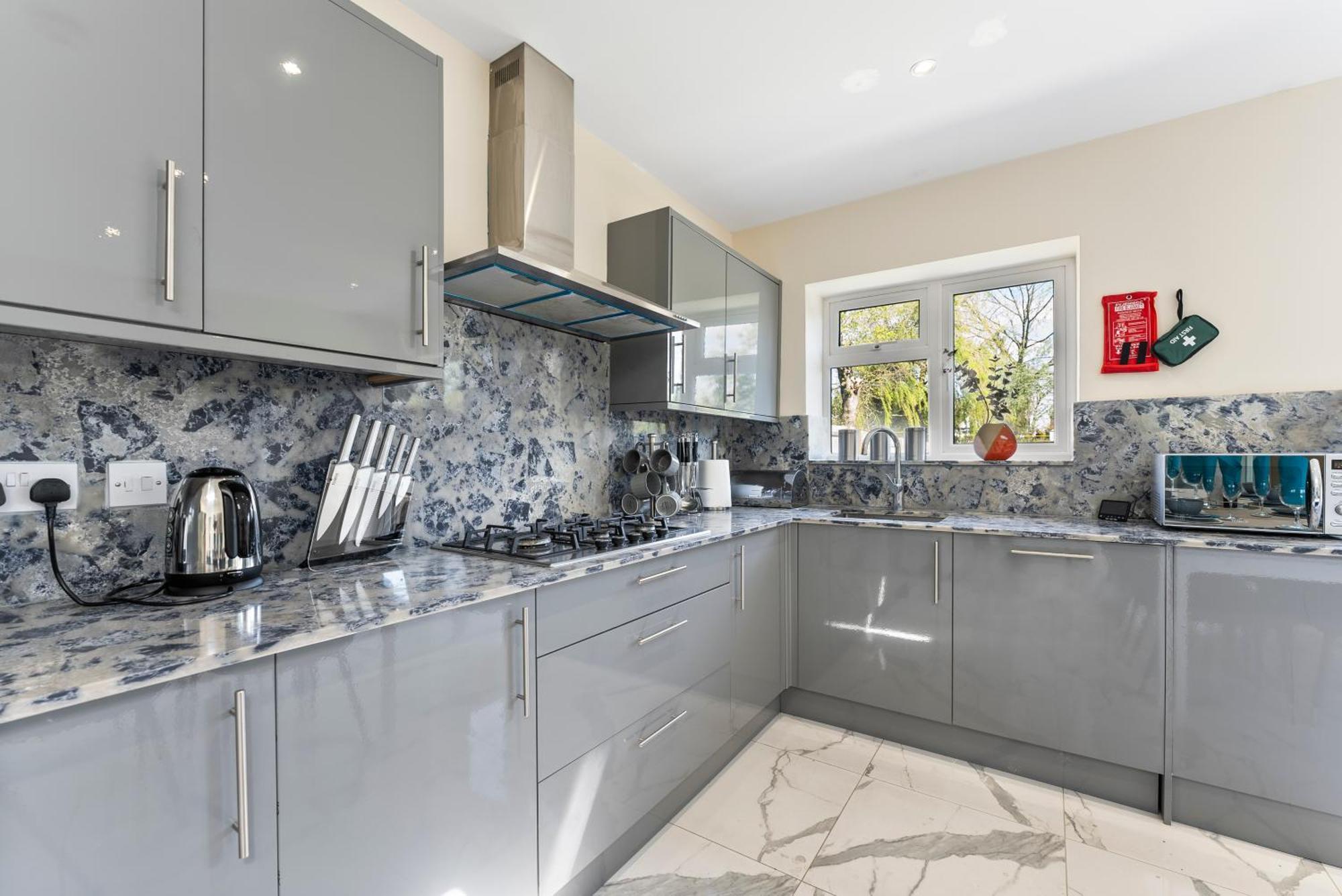 Stylish Wembley Gem - Parking -Sleeps 14 ลอนดอน ภายนอก รูปภาพ