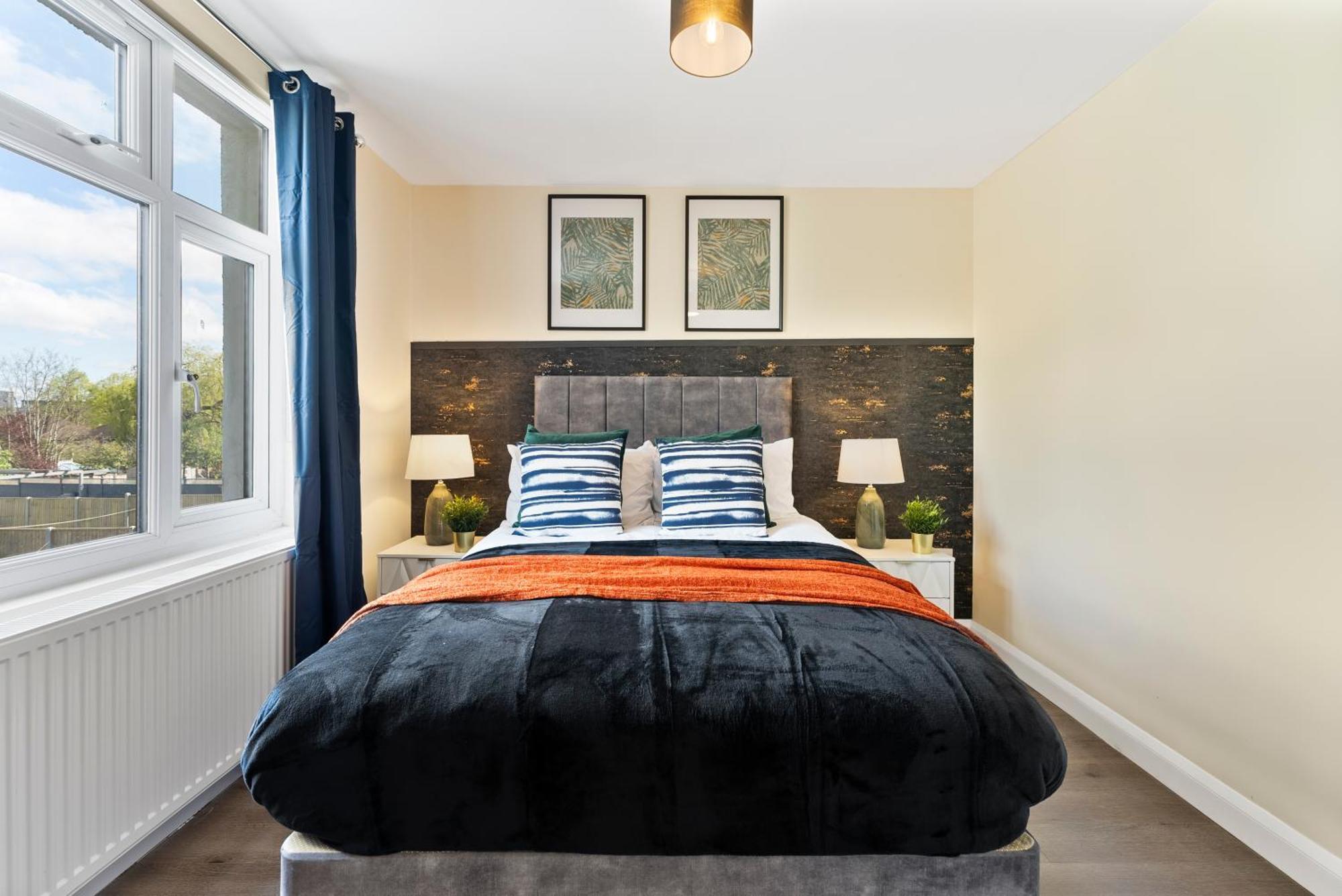 Stylish Wembley Gem - Parking -Sleeps 14 ลอนดอน ภายนอก รูปภาพ