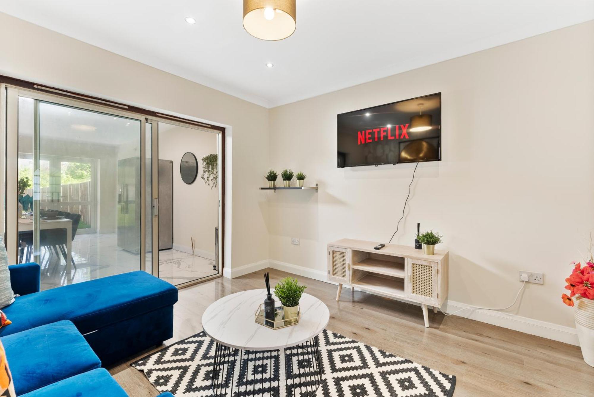 Stylish Wembley Gem - Parking -Sleeps 14 ลอนดอน ภายนอก รูปภาพ