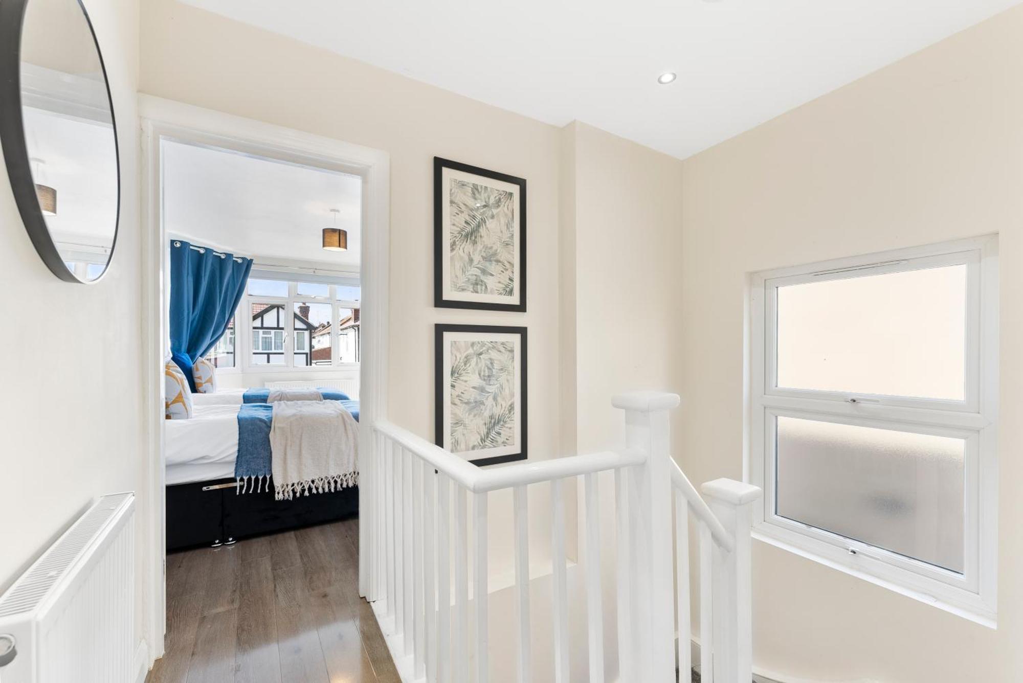 Stylish Wembley Gem - Parking -Sleeps 14 ลอนดอน ภายนอก รูปภาพ