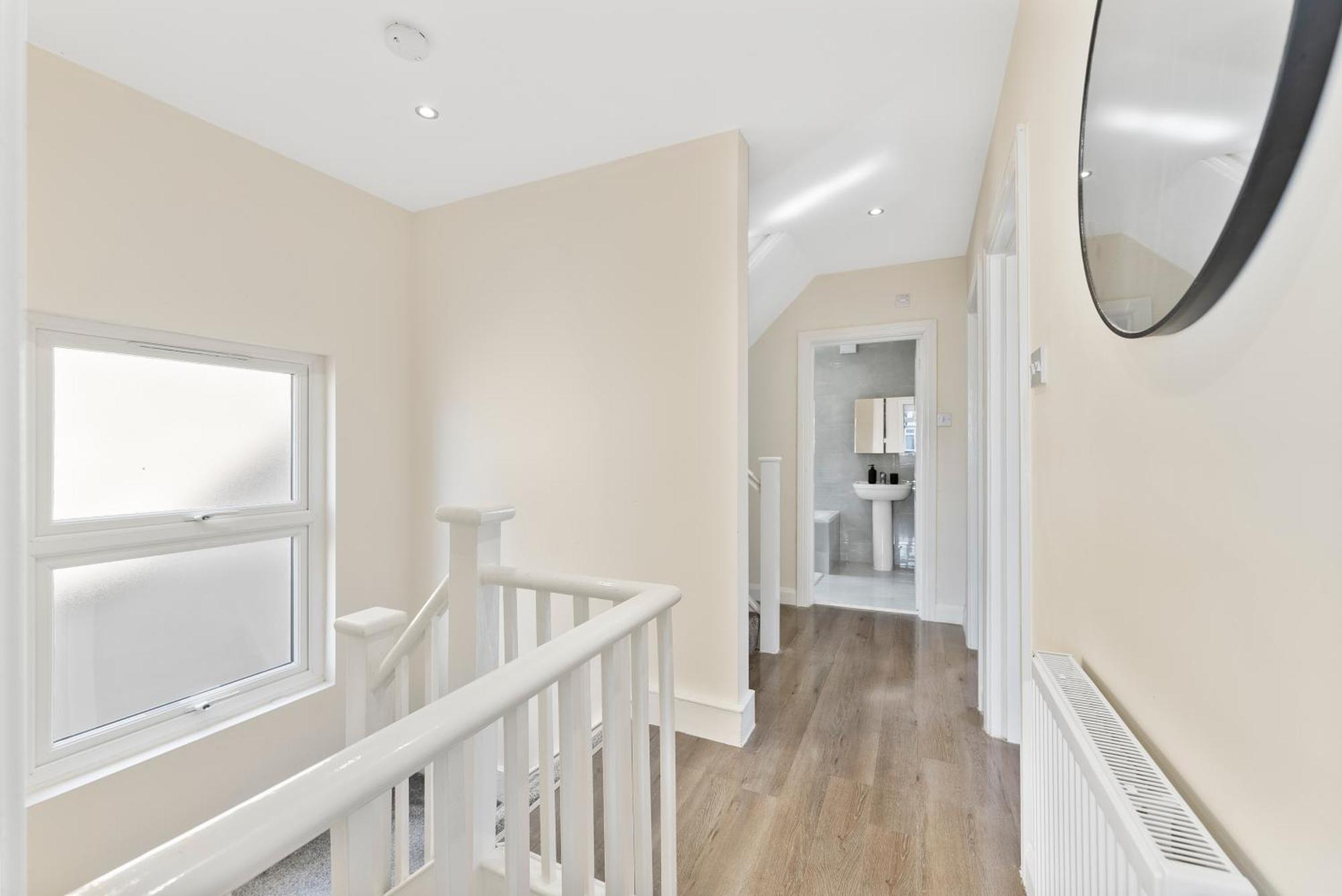 Stylish Wembley Gem - Parking -Sleeps 14 ลอนดอน ภายนอก รูปภาพ