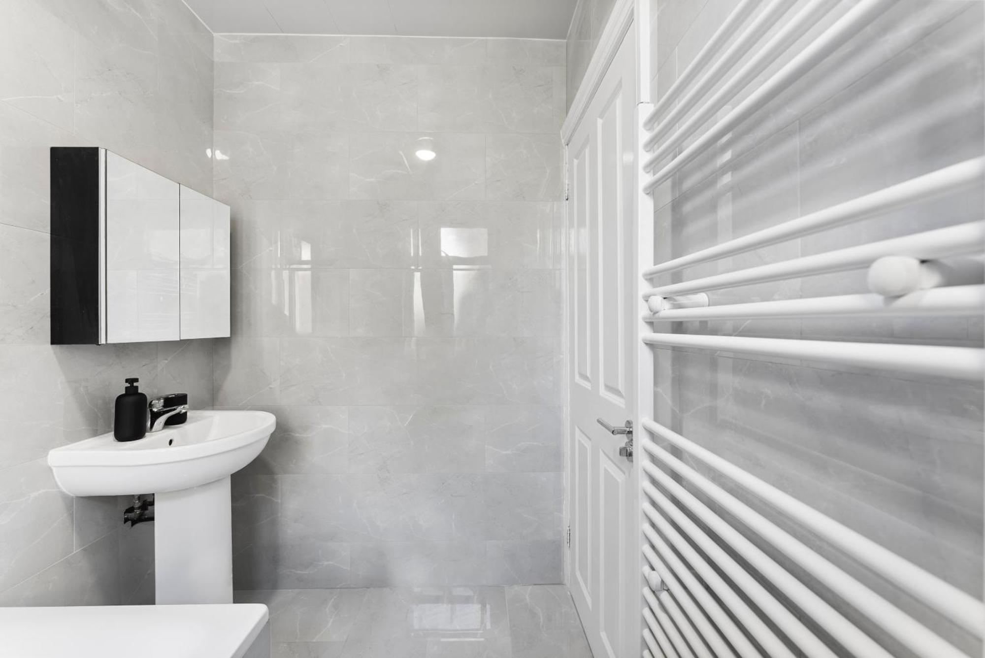 Stylish Wembley Gem - Parking -Sleeps 14 ลอนดอน ภายนอก รูปภาพ
