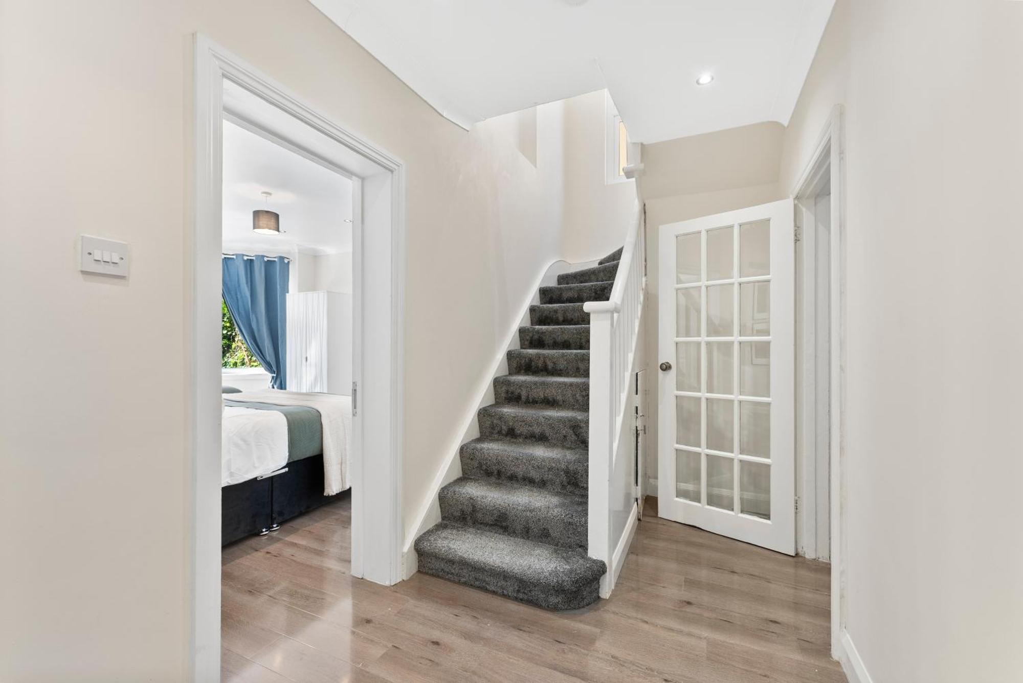 Stylish Wembley Gem - Parking -Sleeps 14 ลอนดอน ภายนอก รูปภาพ